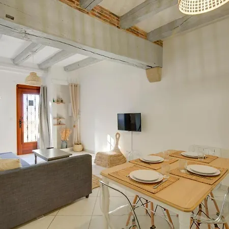 Апартаменти Le Chambord Beautiful Half-timbered House With Terrace *