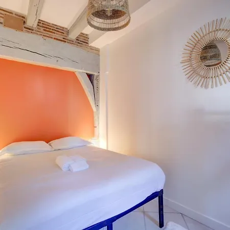 Le Chambord Beautiful Half-timbered House With Terrace