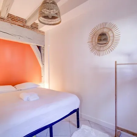 Le Chambord Beautiful Half-timbered House With Terrace تور