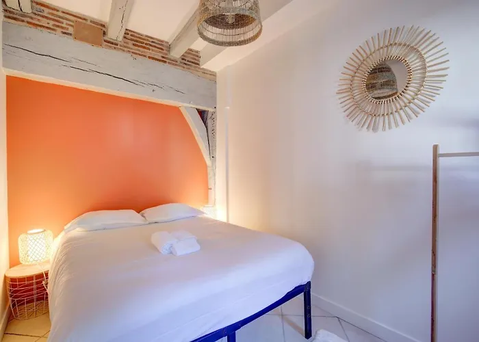 Le Chambord Beautiful Half-timbered House With Terrace